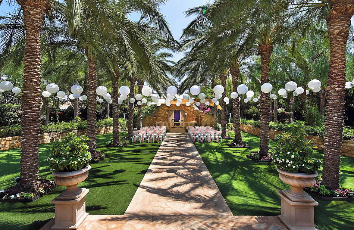 //www.jet2holidays.com/-/media/assets/wedding custom overviews/olympic lagoon ayia napa/lca_80167_olympic_lagoon_resort_ayia_napa_0725_06_689x448.jpg